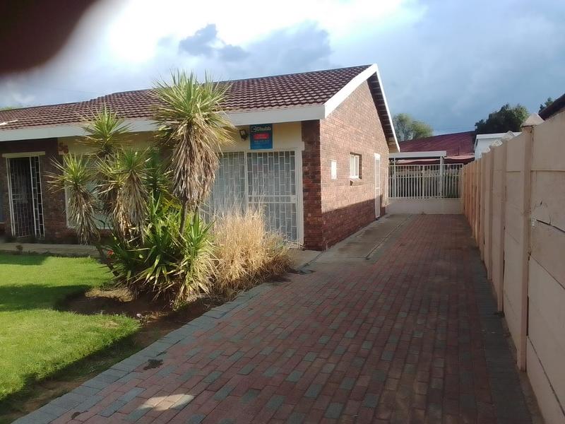 4 Bedroom Property for Sale in Riebeeckstad Free State